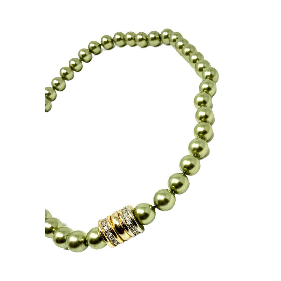 Single Strand Faux Pearl Necklace with Two Barrel Magnetic Clasp